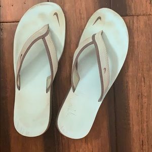 Nike women’s flip flops